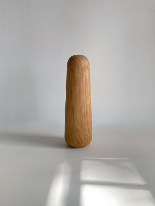 MONOPODE, lampe en chêne brûlé à éclairage indirect, luminaire en bois, designer 
Hugo Mahieu 